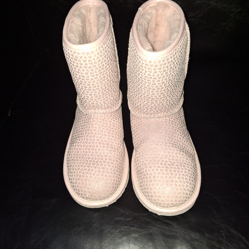 UGG Classic II Girls Pink Gel Heart Boots size 5